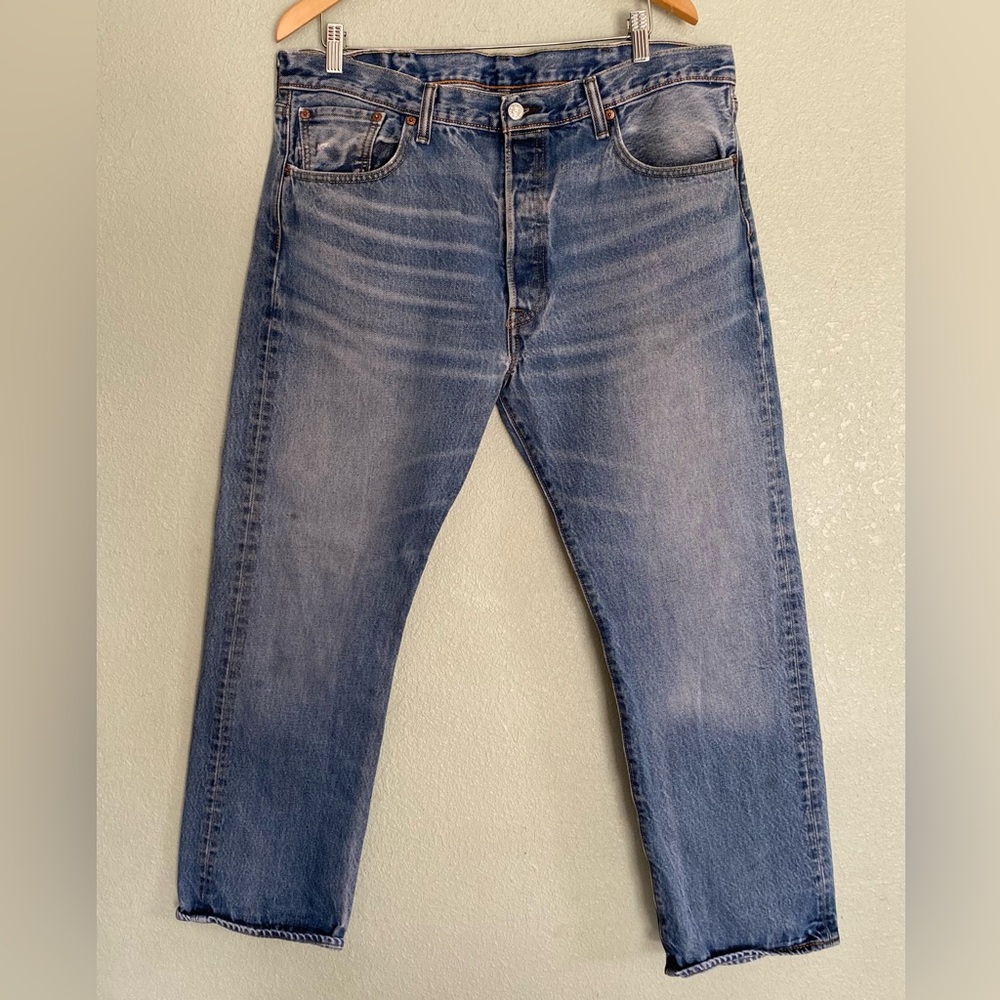 Levis Men's Denim Blue Jeans Size 38x30 Regular Fit Straight Leg Jeans
